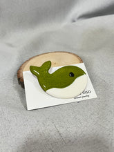 Cargar imagen en el visor de la galería, BROCHE BALLENA