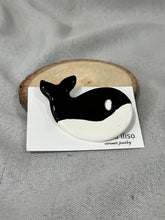 Cargar imagen en el visor de la galería, BROCHE BALLENA